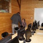 Předávání certifikátů absolventům PC kurzů