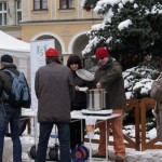 Ochutnávka adventní dýňové polévky před radnicí